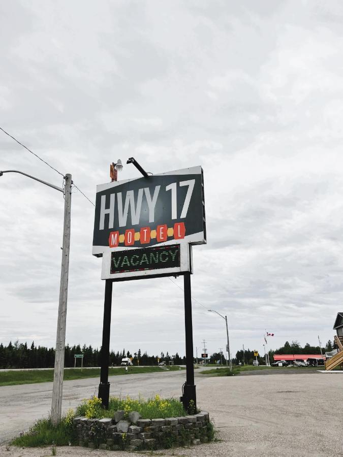 Hwy 17 Hotel Вава Экстерьер фото
