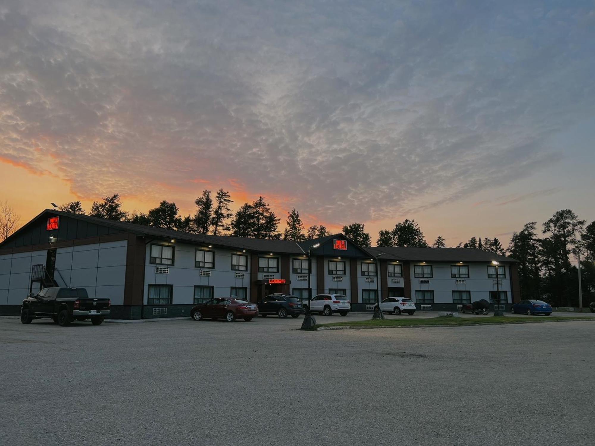 Hwy 17 Hotel Вава Экстерьер фото